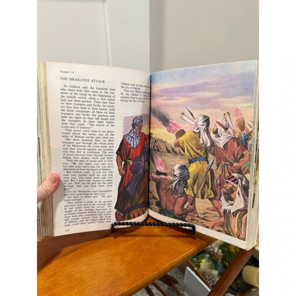 Vintage Golden Press The Childrens Bible Illustrated Hardcover Book 16520
